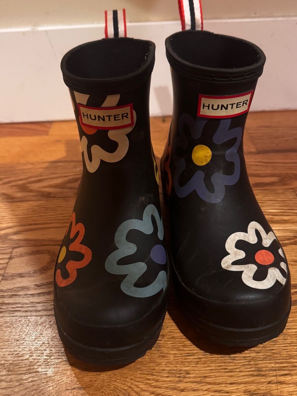 Hunter Black Kids Rain Boots with Multicolor Flower Print // Size 5 (36)